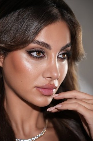 Bronze glam party makeup
